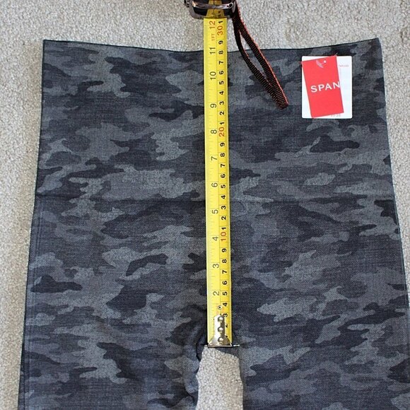 New w/Tags - Spanx Look At Me Now Seamless Leggings in Heather Camo, Large - Picture 3 of 10